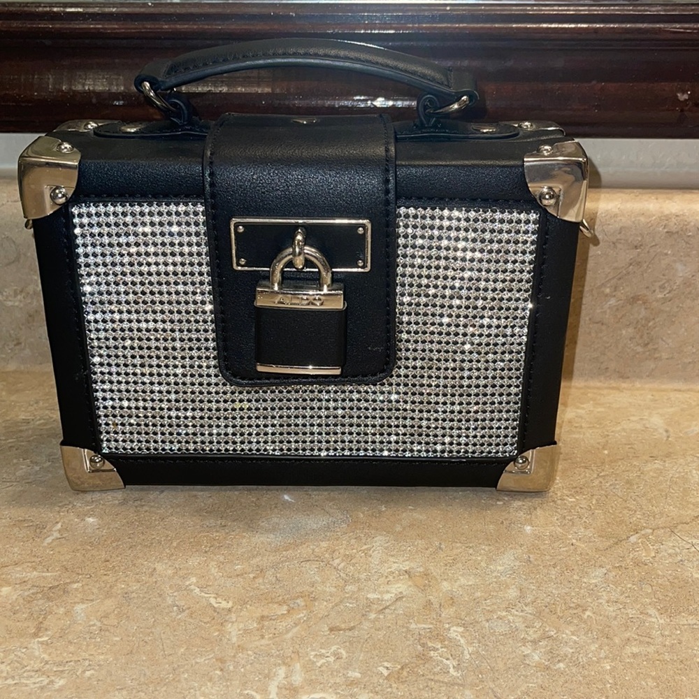 Also crossbody